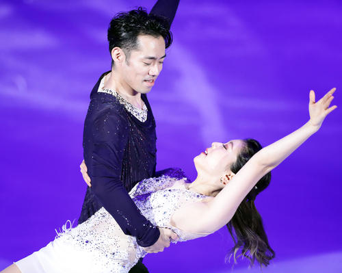 息のあったアイスダンスを披露する村元（右）と高橋（撮影・浅見桂子）