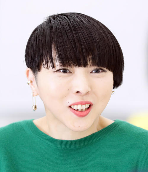 インタビューに答えるMIKIKO氏（撮影・浅見桂子）