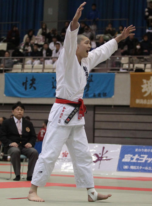 男子81キロ級決勝　組む前に和泉は気合いを吐き出す