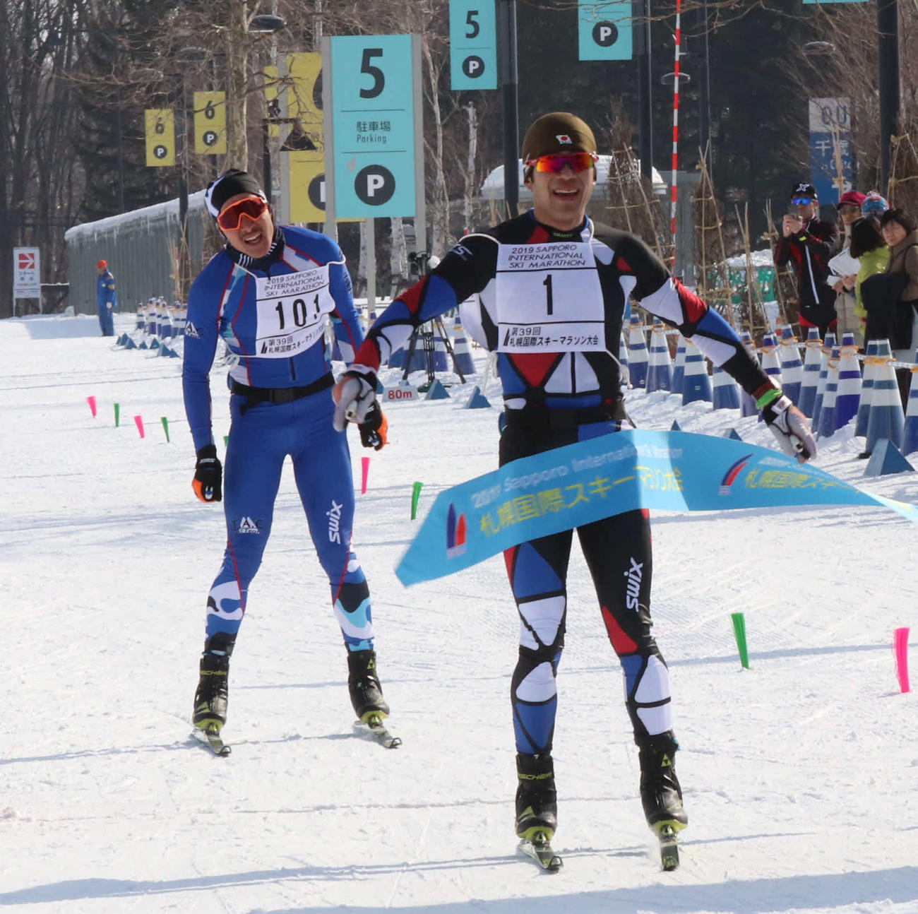 2019年札幌国際スキーマラソン　男子50キロで1位でゴールする吉田圭伸