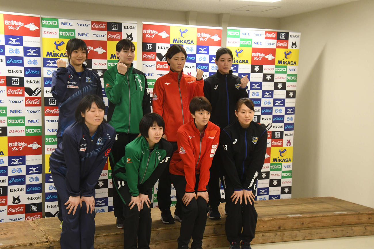 あすのセミファイナルに臨む選手たち（撮影・平山連）