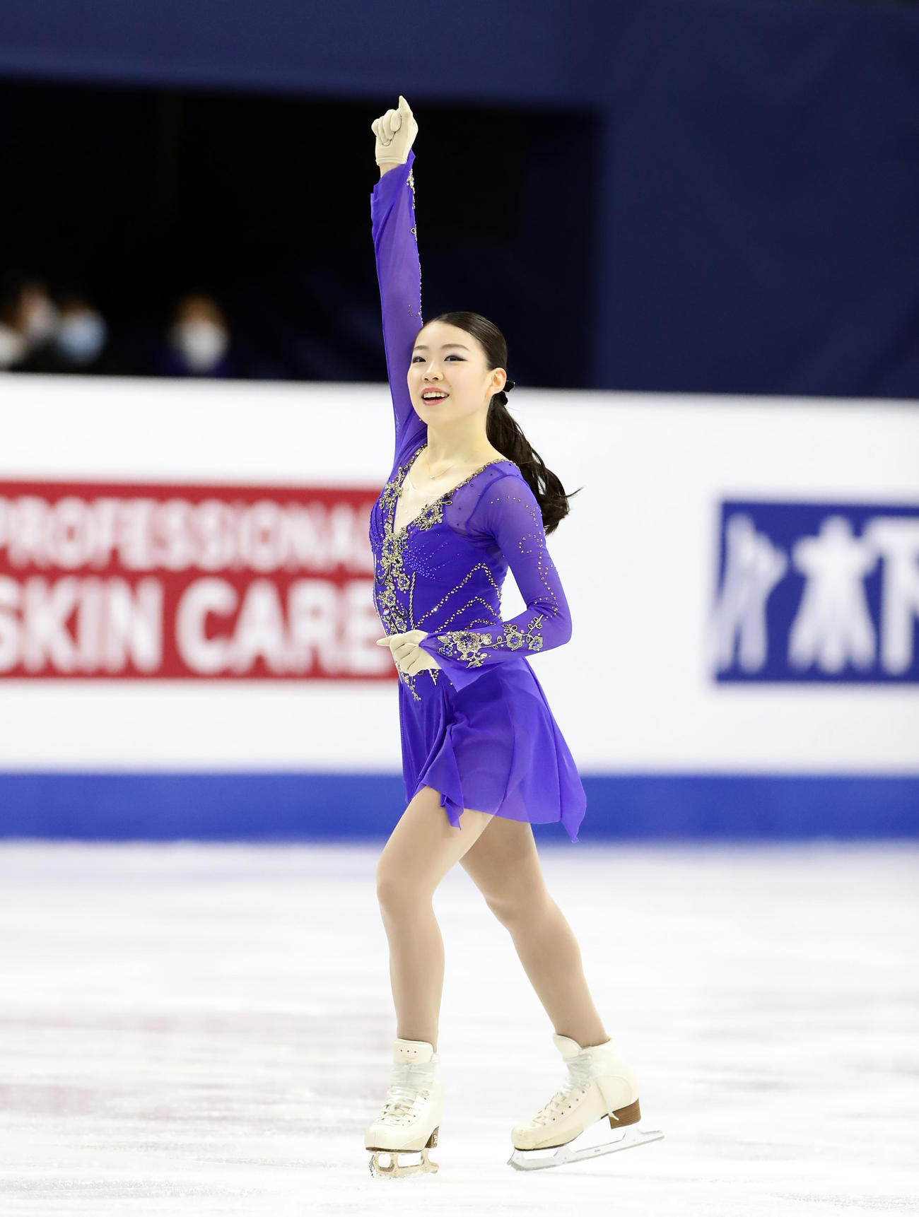 女子SPでガッツポーズする紀平（撮影・浅見桂子）