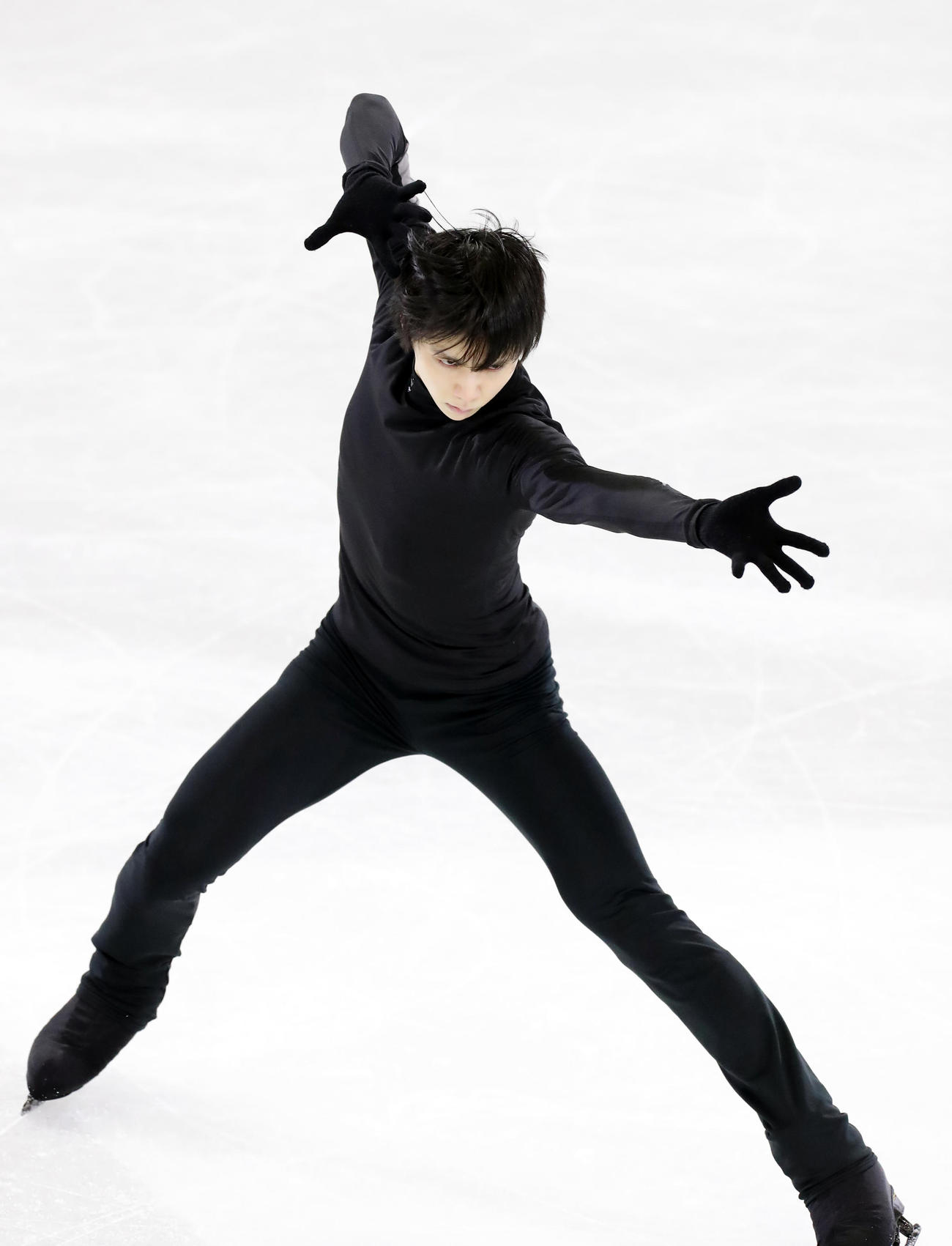 公式練習で「SEIMEI」の確認をする羽生（撮影・浅見桂子）