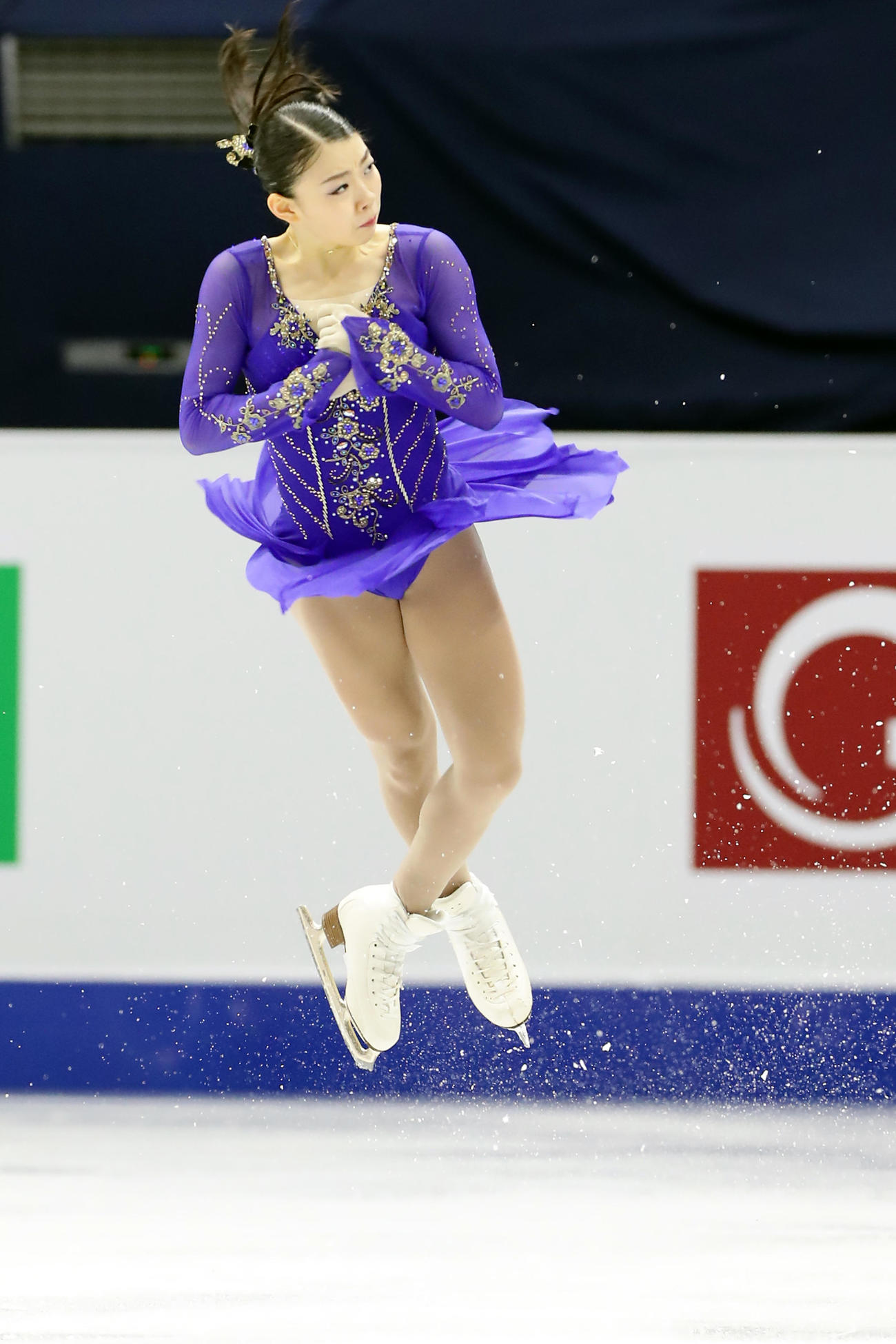 女子SPでジャンプを決める紀平（撮影・浅見桂子）