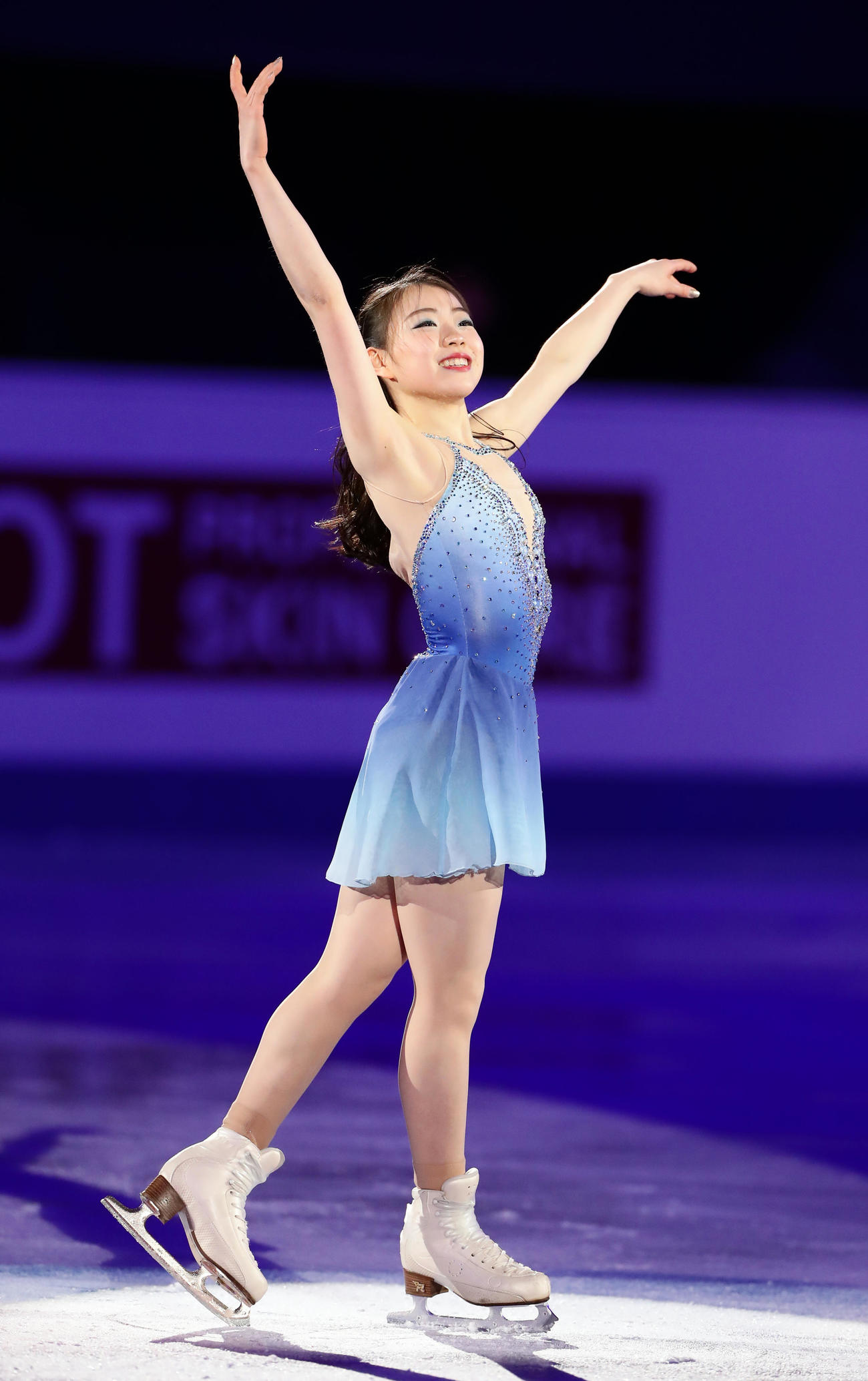 エキシビションで大人っぽい演技を披露する紀平（撮影・浅見桂子）