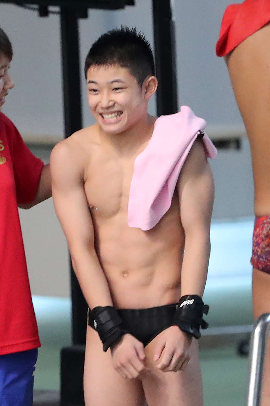 男子高飛び込み決勝、演技を終え笑顔を見せる玉井（撮影・鈴木正人）