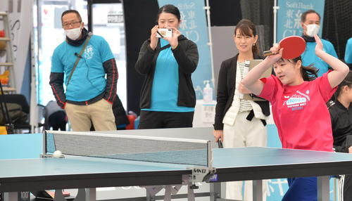 東北絆cup 元プロ２人が小中学生に卓球講習 卓球写真ニュース 日刊スポーツ