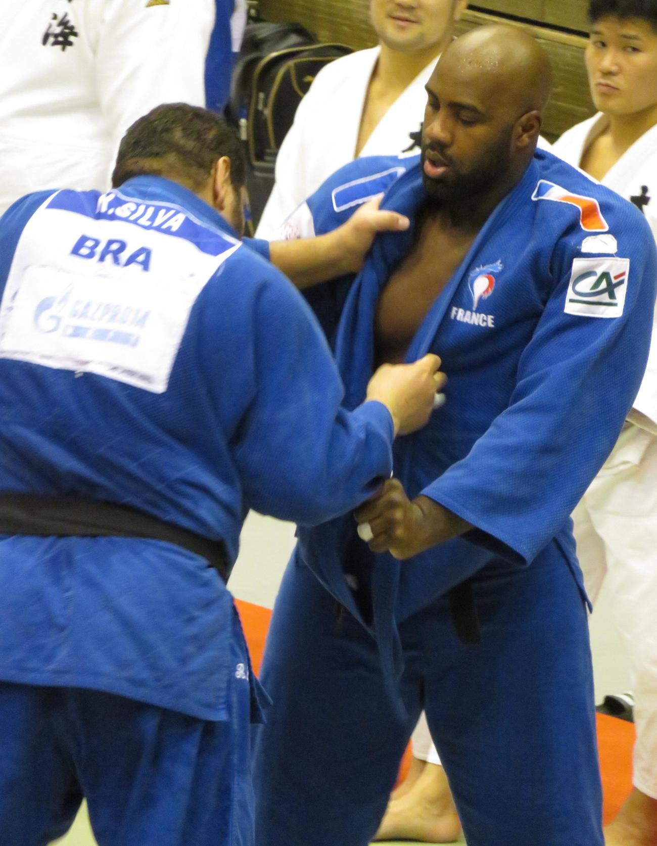 テディ・リネール（右）（2019年11月28日）
