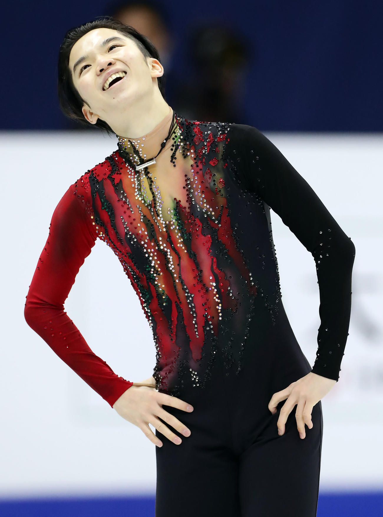 男子フリー後、笑顔を見せる友野（撮影・浅見桂子）