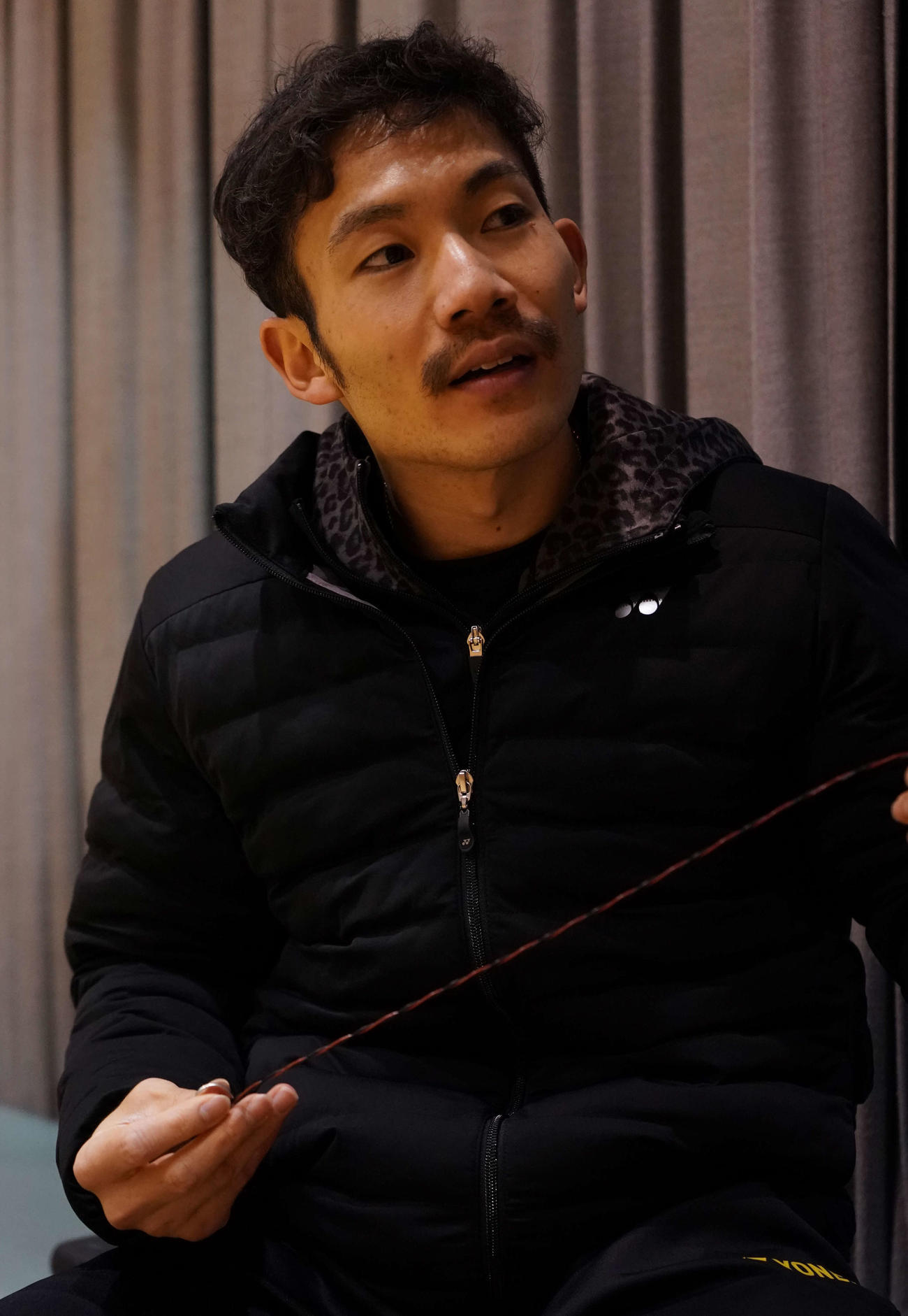 真剣な表情で話すトナミ運輸の園田（撮影・井上学）