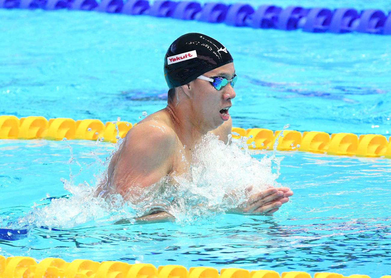 19年7月、世界水泳の男子200メートル平泳ぎ予選で力泳する渡辺一平