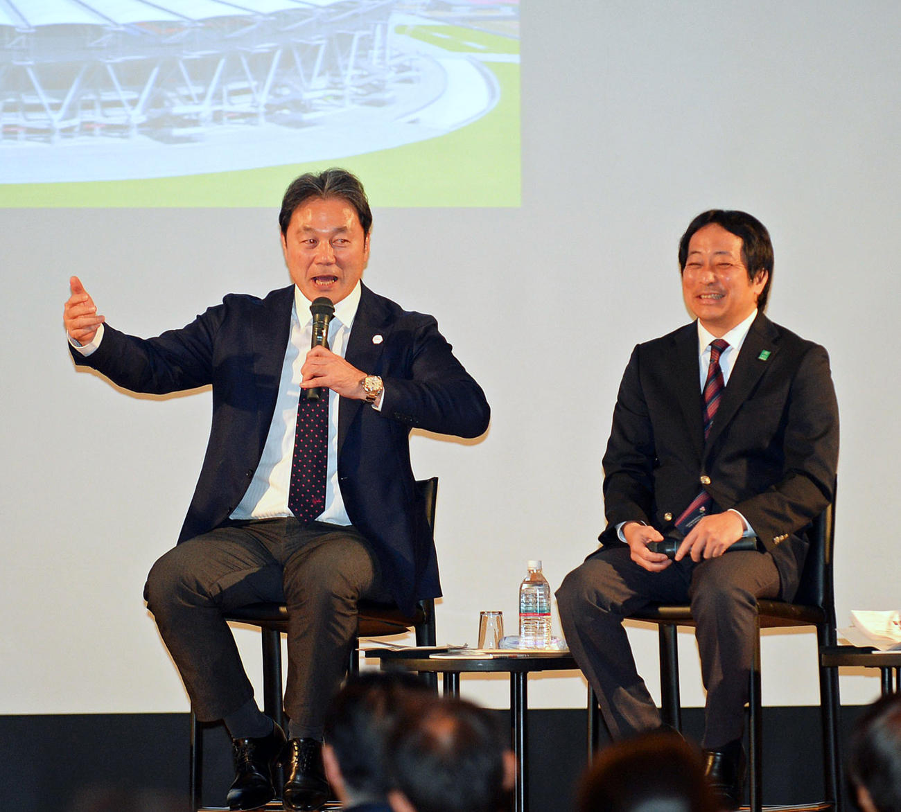 対談で熱弁する清宮氏（左）と星野氏（撮影・神谷亮磨）