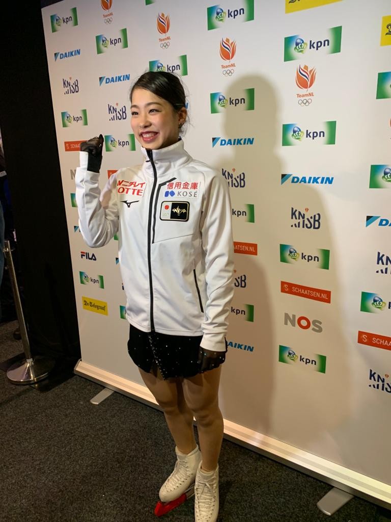 チャレンジ・カップ女子SP後に笑顔を見せる横井ゆは菜（撮影・エリーヌ・スウェーブルス通信員）