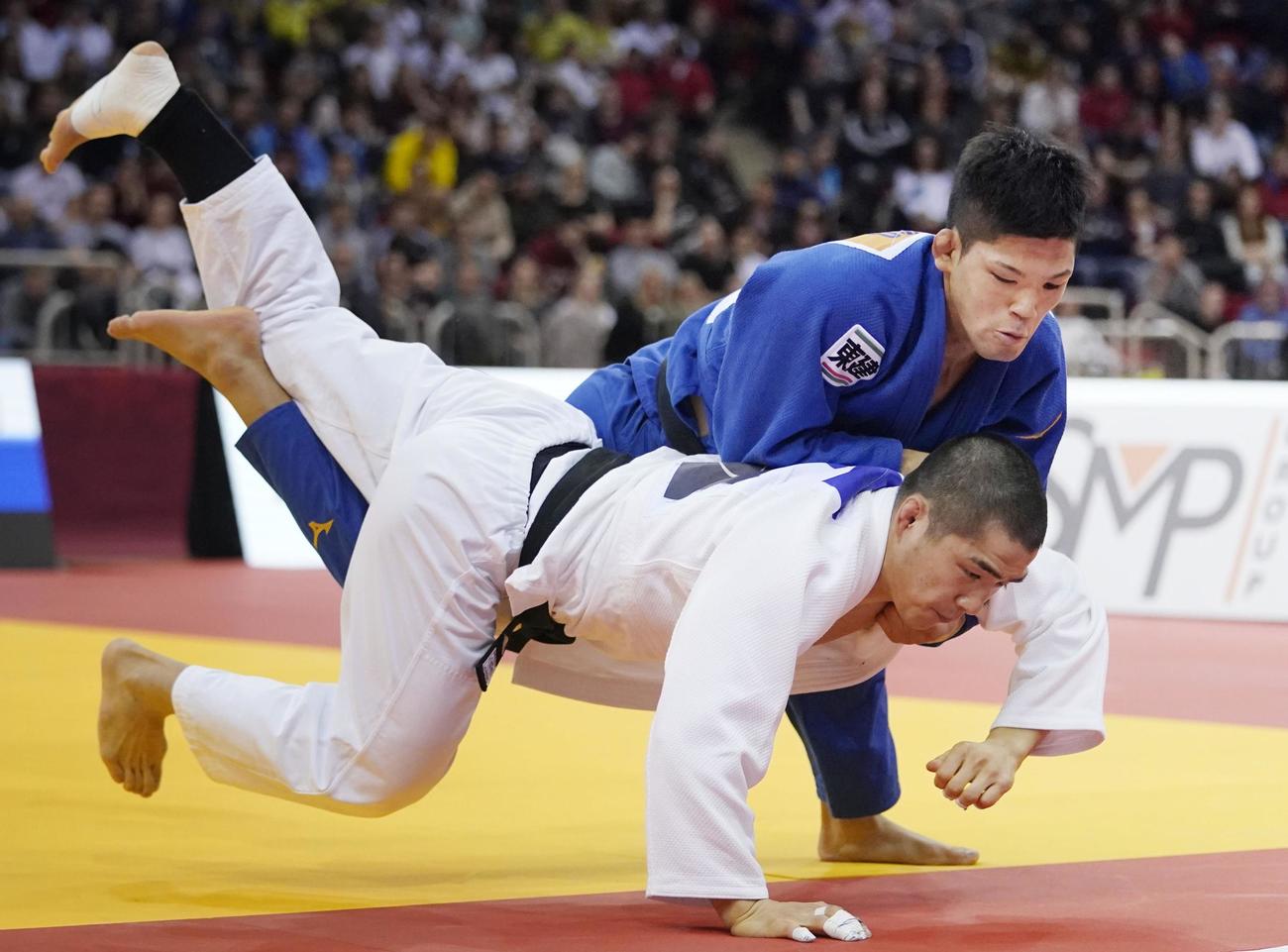 男子73キロ級決勝　韓国の安昌林（下）を破り優勝した大野将平（共同）