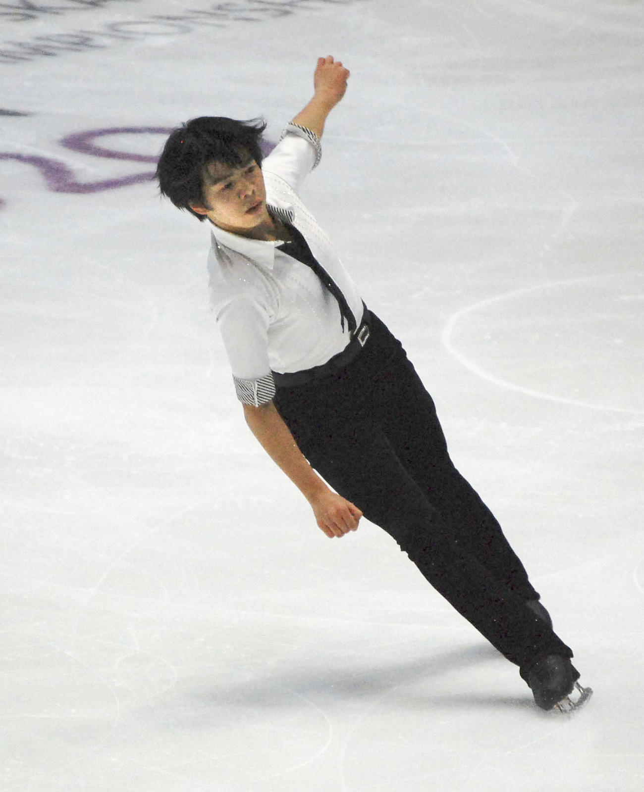 男子SPで5位につけた佐藤駿の演技（共同）