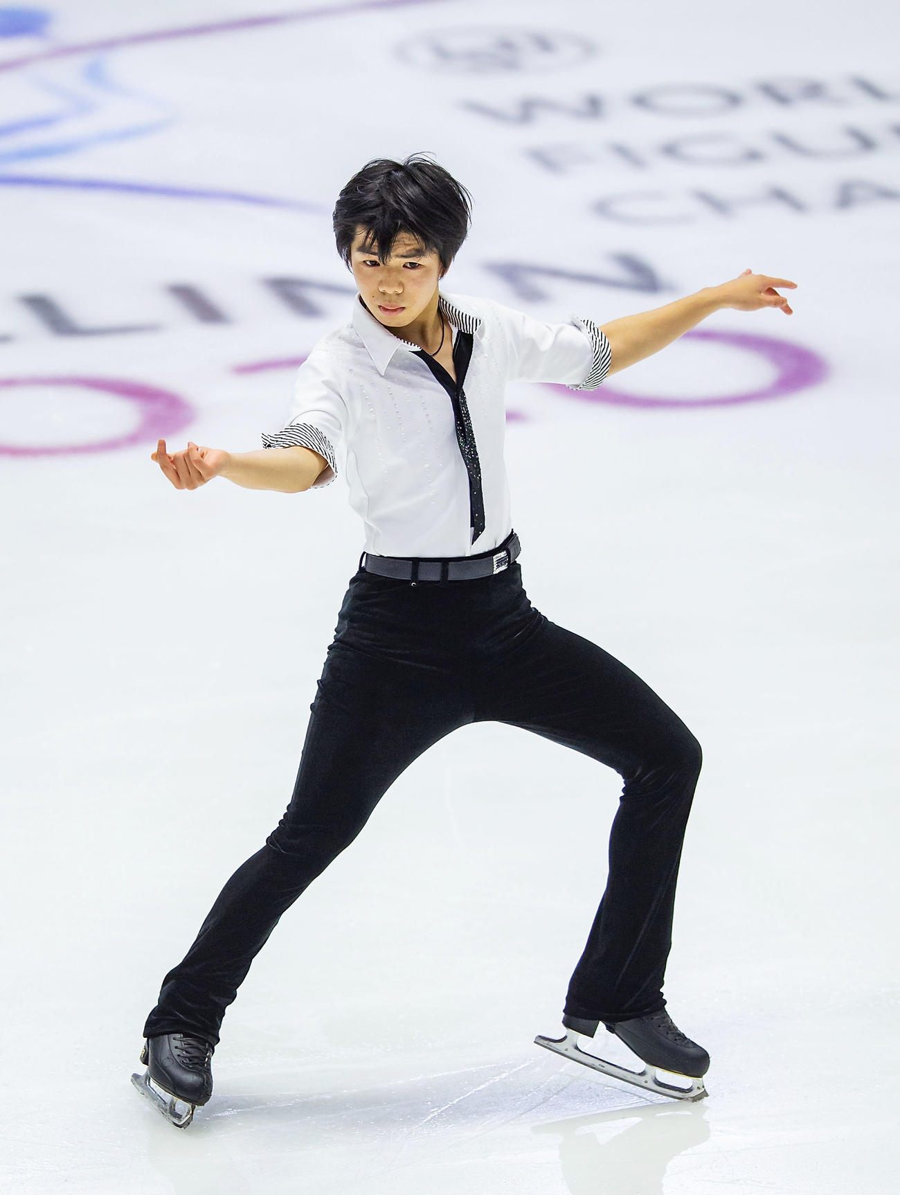 男子SPで5位につけた佐藤駿の演技（共同）