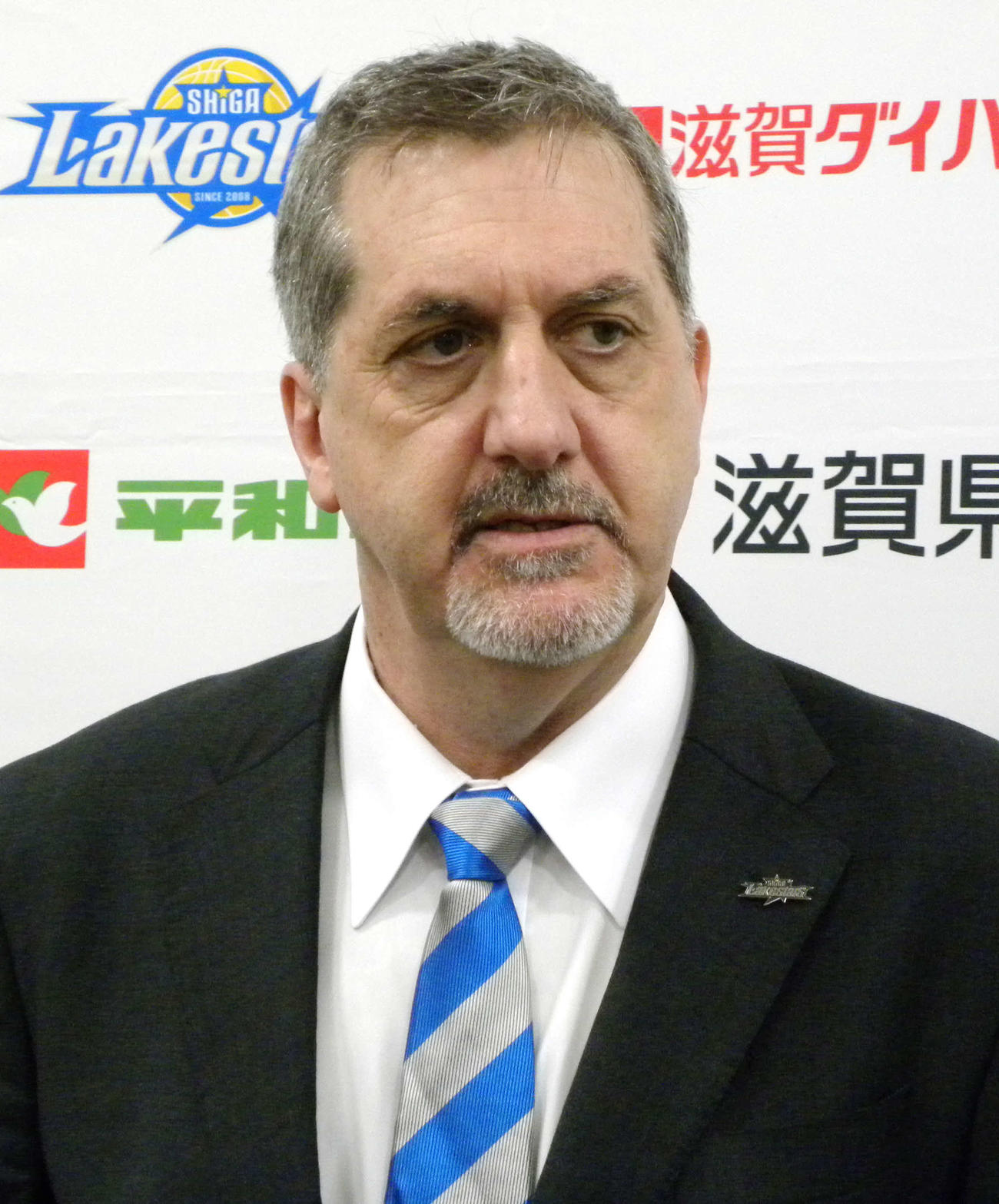 試合後に思いを語る滋賀のショーン・デニス・ヘッドコーチ（撮影・松本航）
