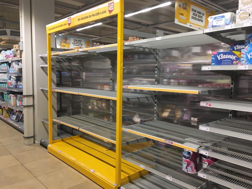 オランダのスーパーでも、トイレットペーパーが売り切れ（撮影・エリーヌ・スウェーブルス通信員）