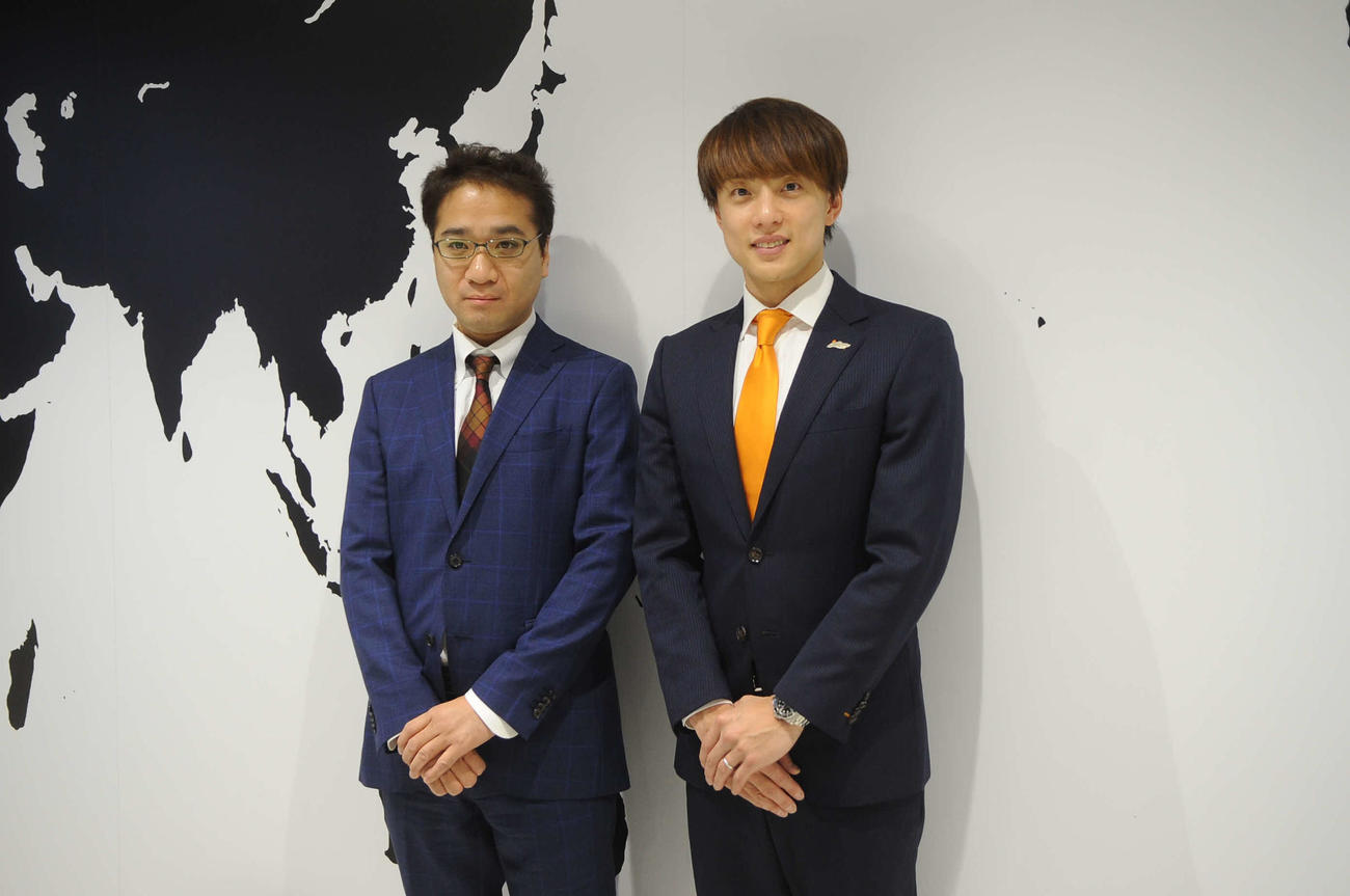 オフィシャルスポンサーの三幸製菓・佐藤社長