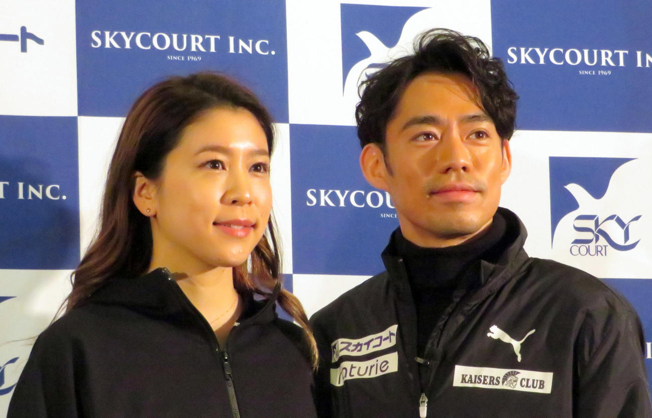 高橋大輔（右）と村元哉中（2020年1月13日撮影）