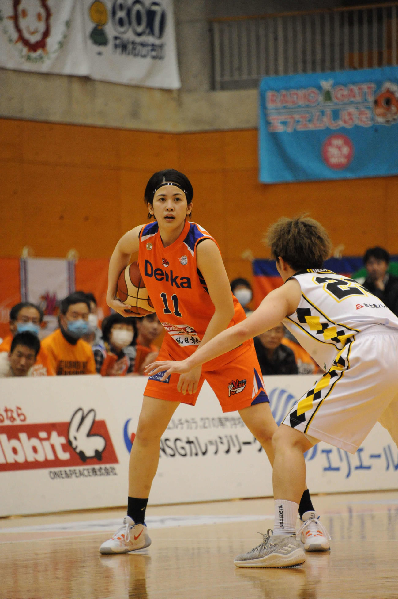 引退する井上（左）。抜群のリーダーシップでチームをまとめた