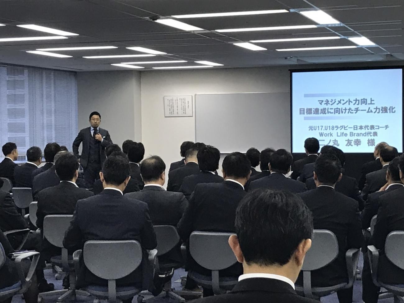 セミナーで講師を務める二ノ丸友幸氏（ワークライフブランド提供）