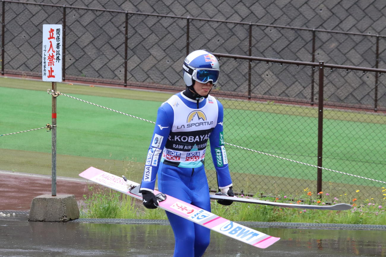 札幌・宮の森ジャンプ競技場で今季初練習した土屋ホーム・小林陵（撮影・保坂果那）