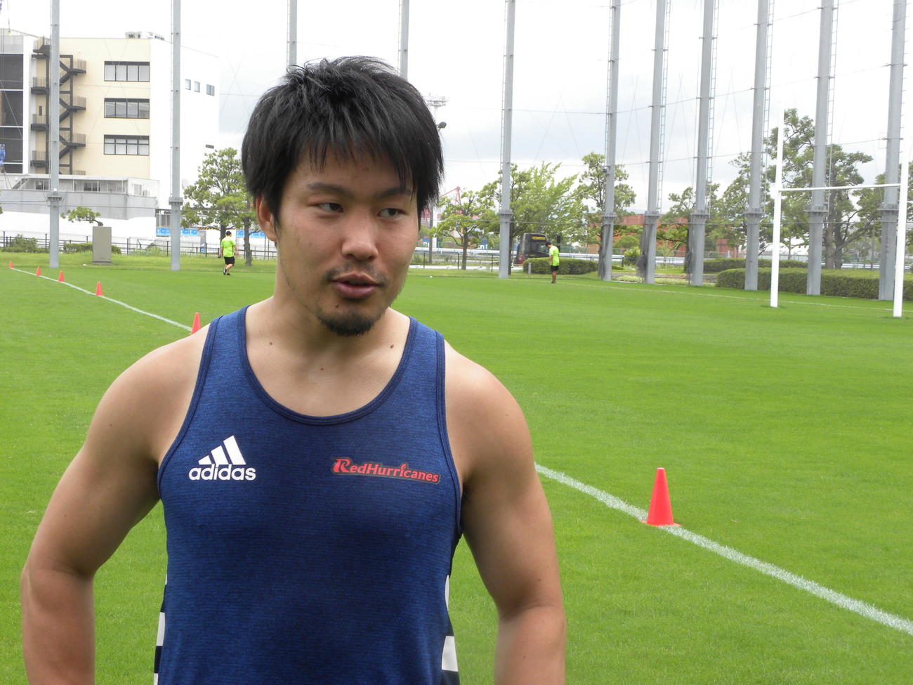 全体練習を振り返るNTTドコモWTB茂野洸気（撮影・松本航）