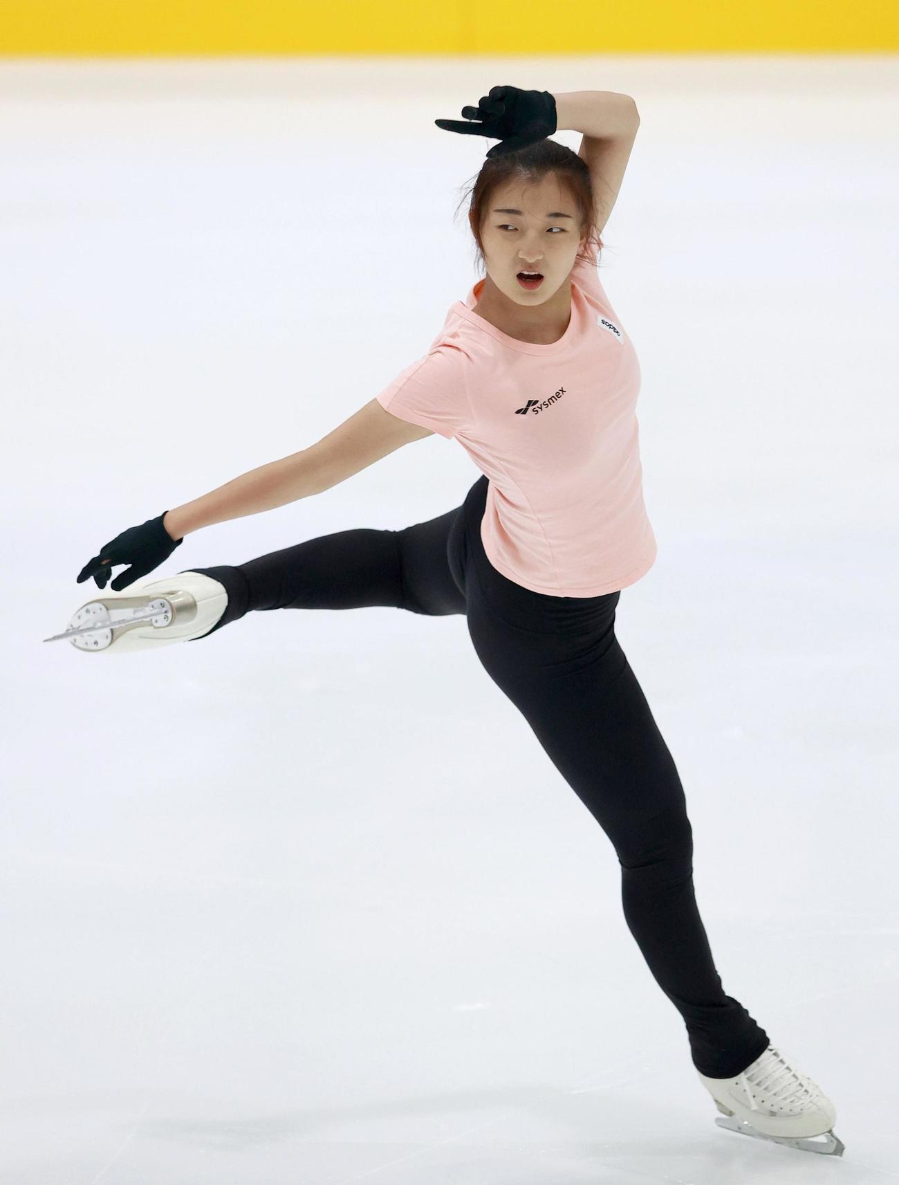 シニア強化合宿で練習する坂本花織（代表撮影）