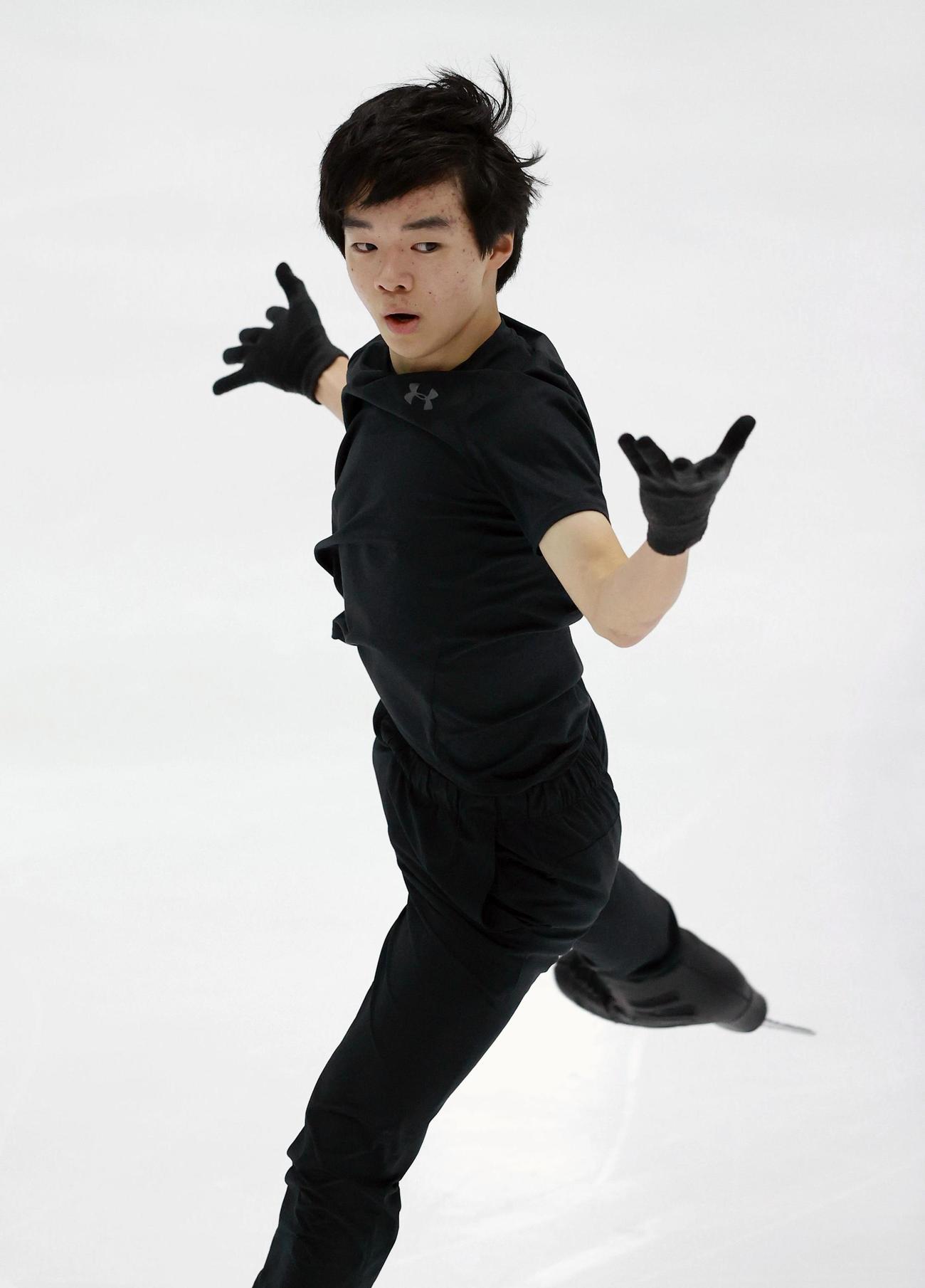 フィギュアのシニア強化合宿で練習する鍵山優真（代表撮影）