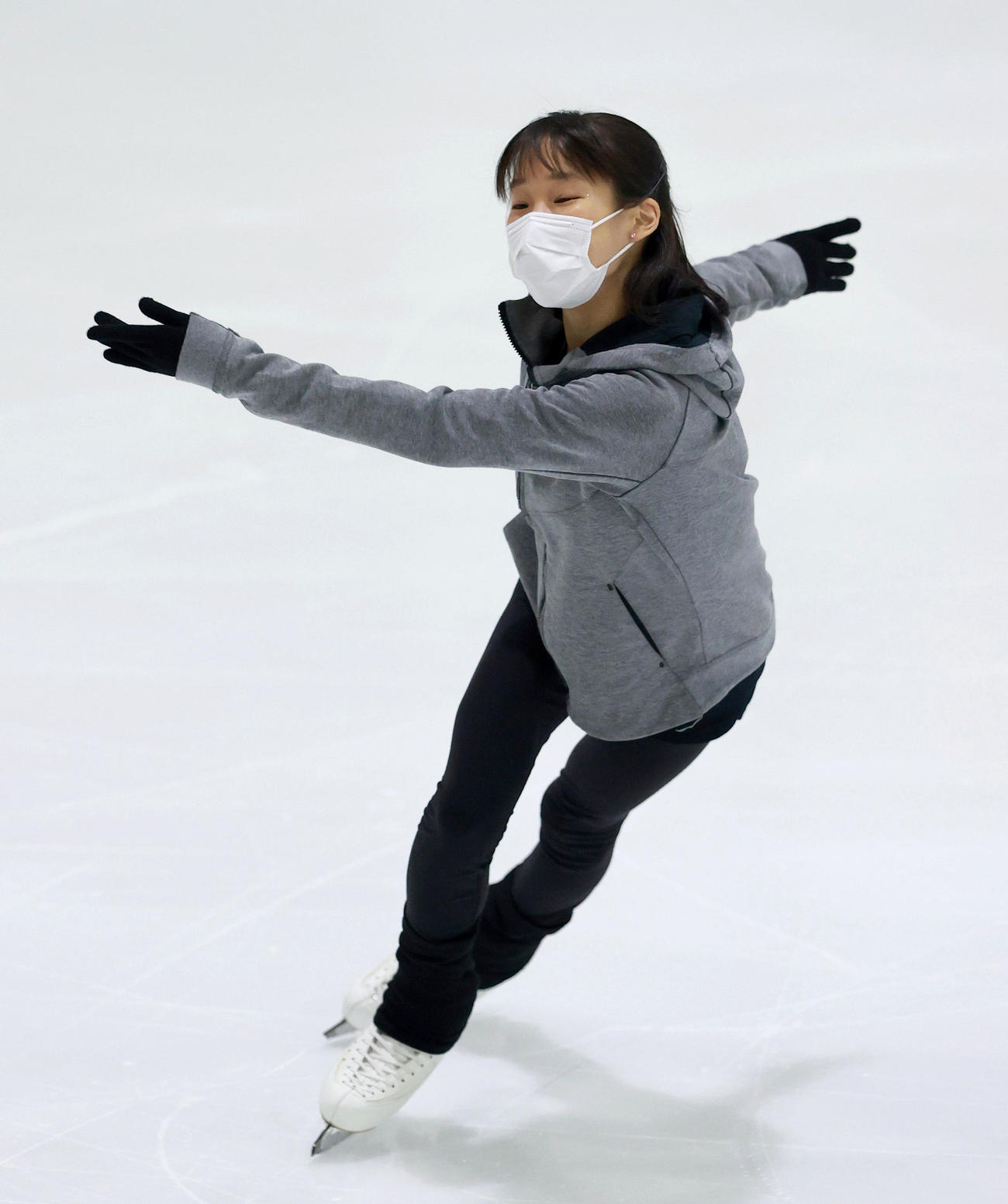 フィギュアのシニア強化合宿で練習する三原舞依（代表撮影）