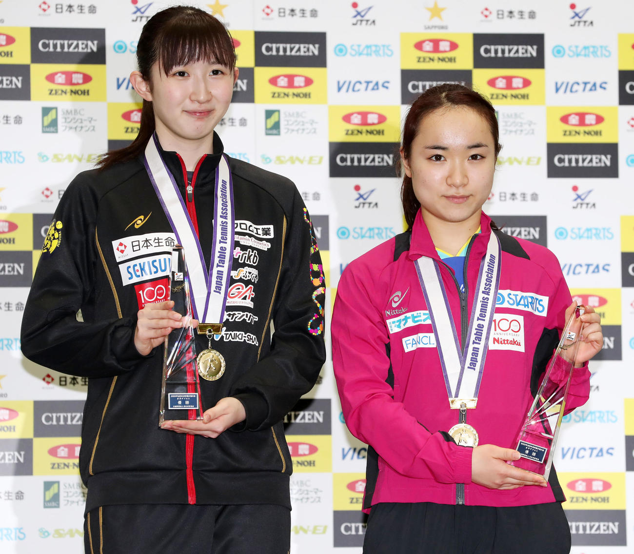 全日本卓球選手権、女子ダブルスで優勝した早田ひな、伊藤美誠ペア（2020年1月18日撮影）