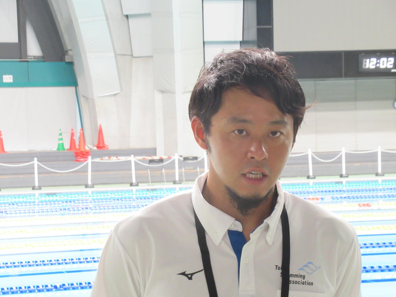 東京都水泳協会の北島康介会長は東京都特別大会を視察した（撮影・益田一弘）