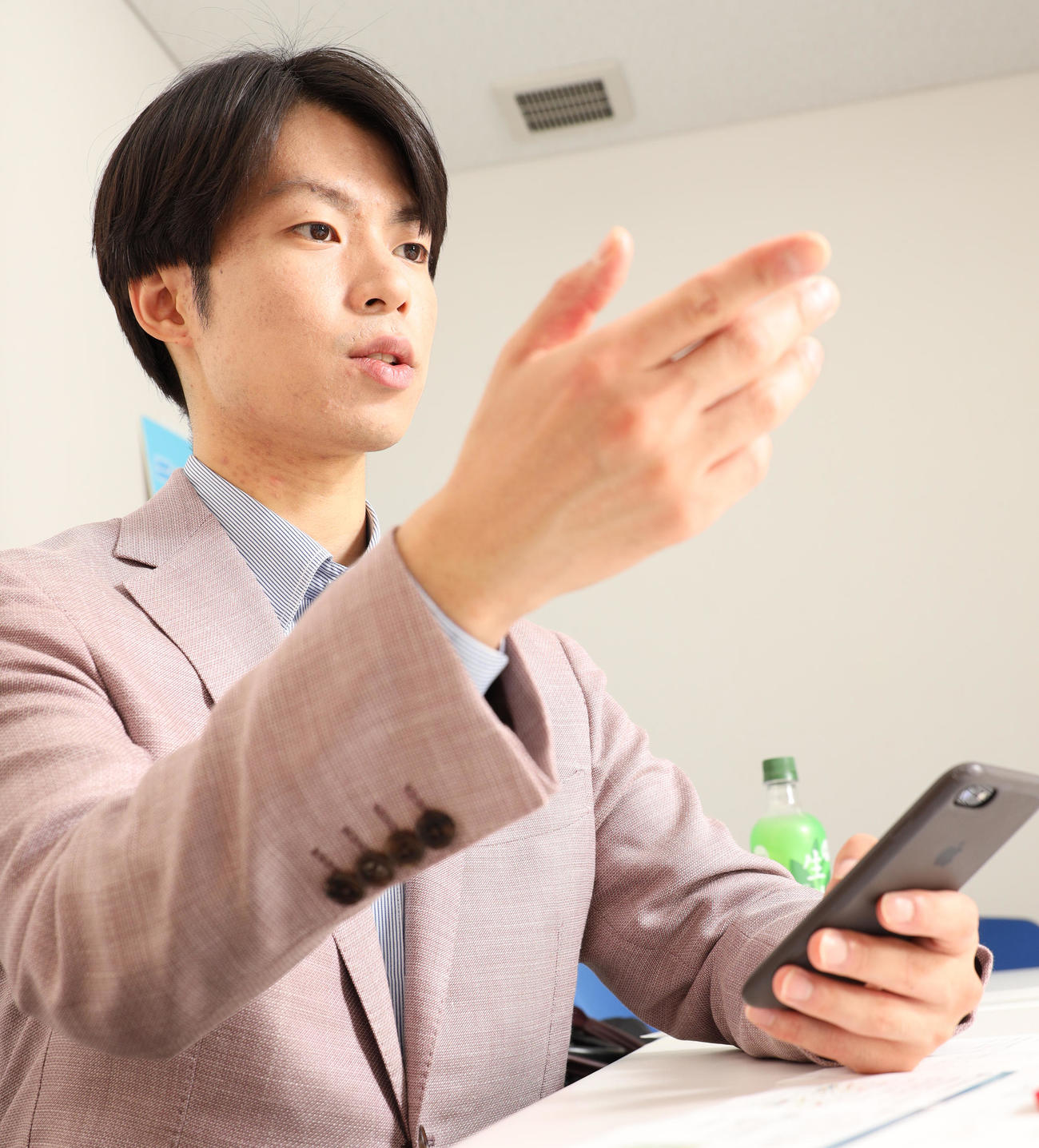 「氷上の哲学者」と異名を持つ町田樹氏。ひとつひとつ言葉を選びビジョンを語った（撮影・中島郁夫）
