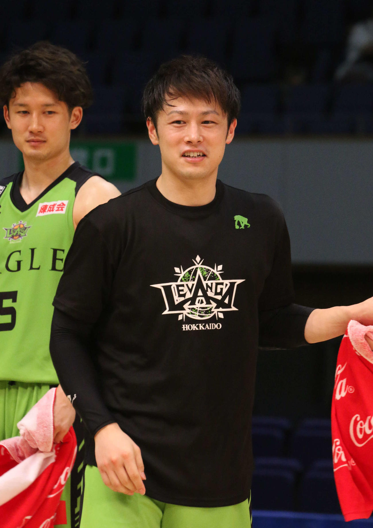 北海道対越谷　橋本竜馬とともにMVPに選ばれたレバンガ北海道多嶋（撮影・浅水友輝）