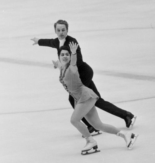 札幌五輪で優勝したロドニナ、ウラノフ組