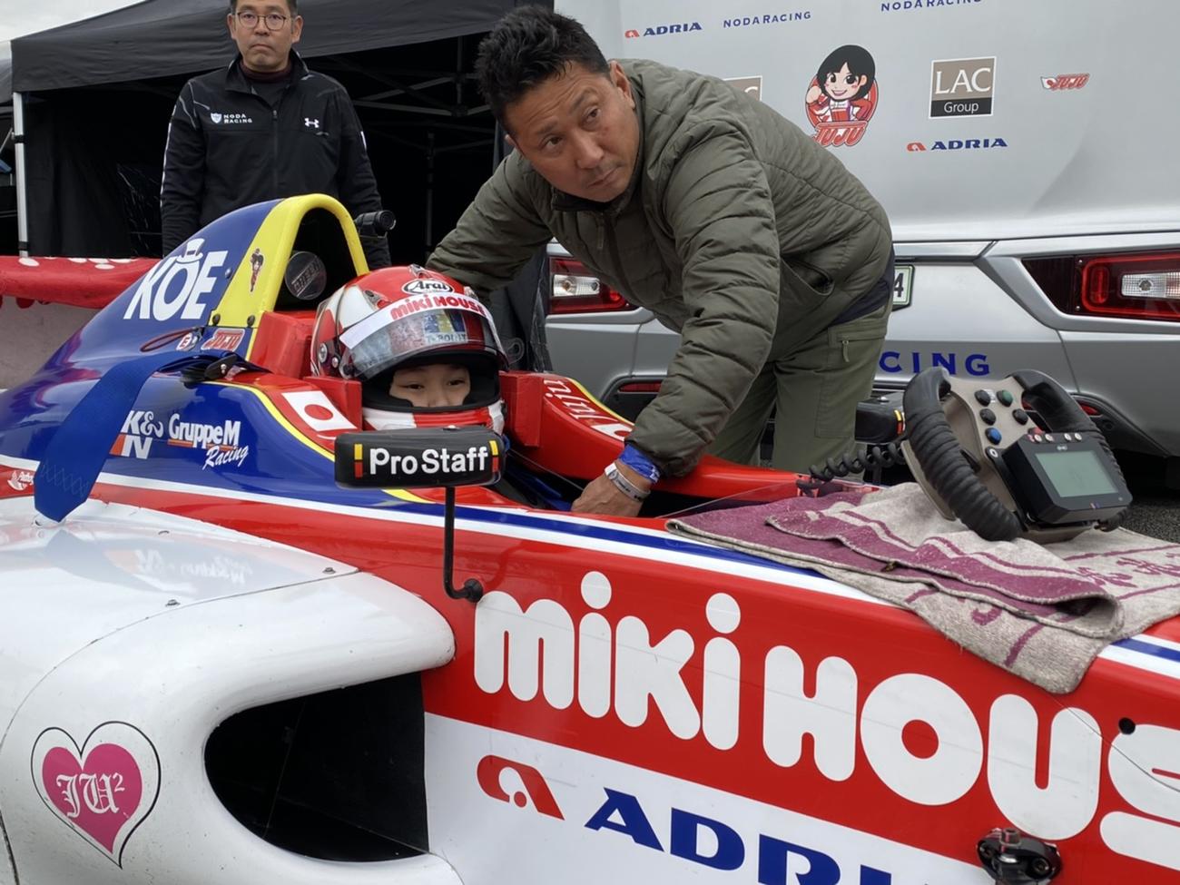 デンマークで今季第4～6戦に臨んだJuju（左）（NODARACINGACADEMY提供）