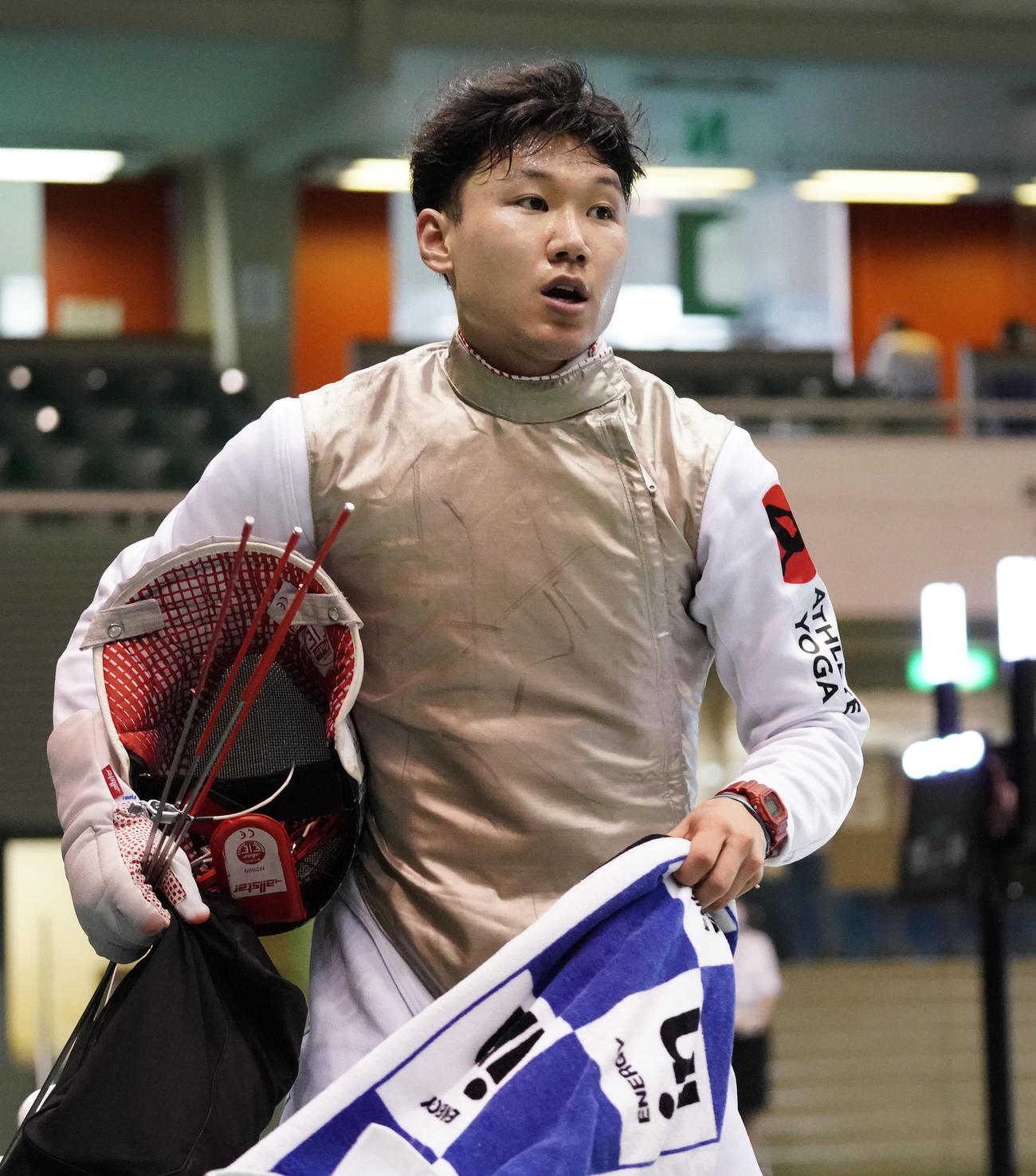 全日本フェンシング選手権、男子フルーレ初戦で敗退した西藤（撮影・菅敏）