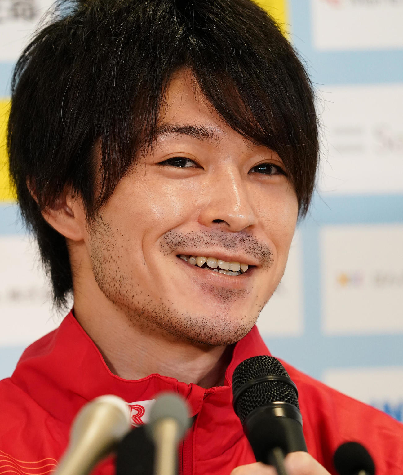 会見で全日本シニア体操選手権への抱負を話す内村（撮影・菅敏）