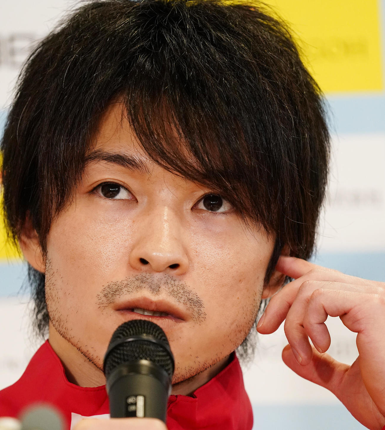 会見で全日本シニア体操選手権への抱負を話す内村（撮影・菅敏）