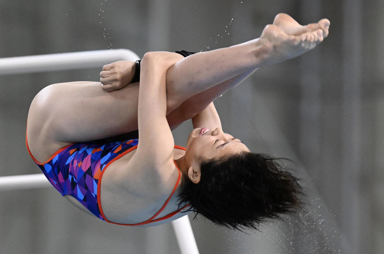 女子高飛び込み決勝　1位になった荒井祭里の1回目の演技（代表撮影）