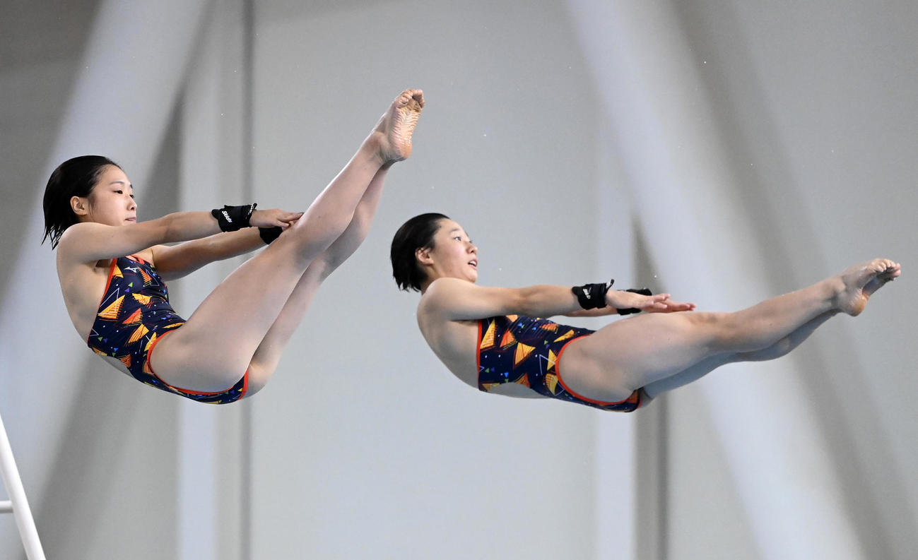 飛び込み日本選手権　最終日　女子シンクロナイズド決勝　荒井祭里（左）、板橋美波組の2回目の演技（代表撮影）