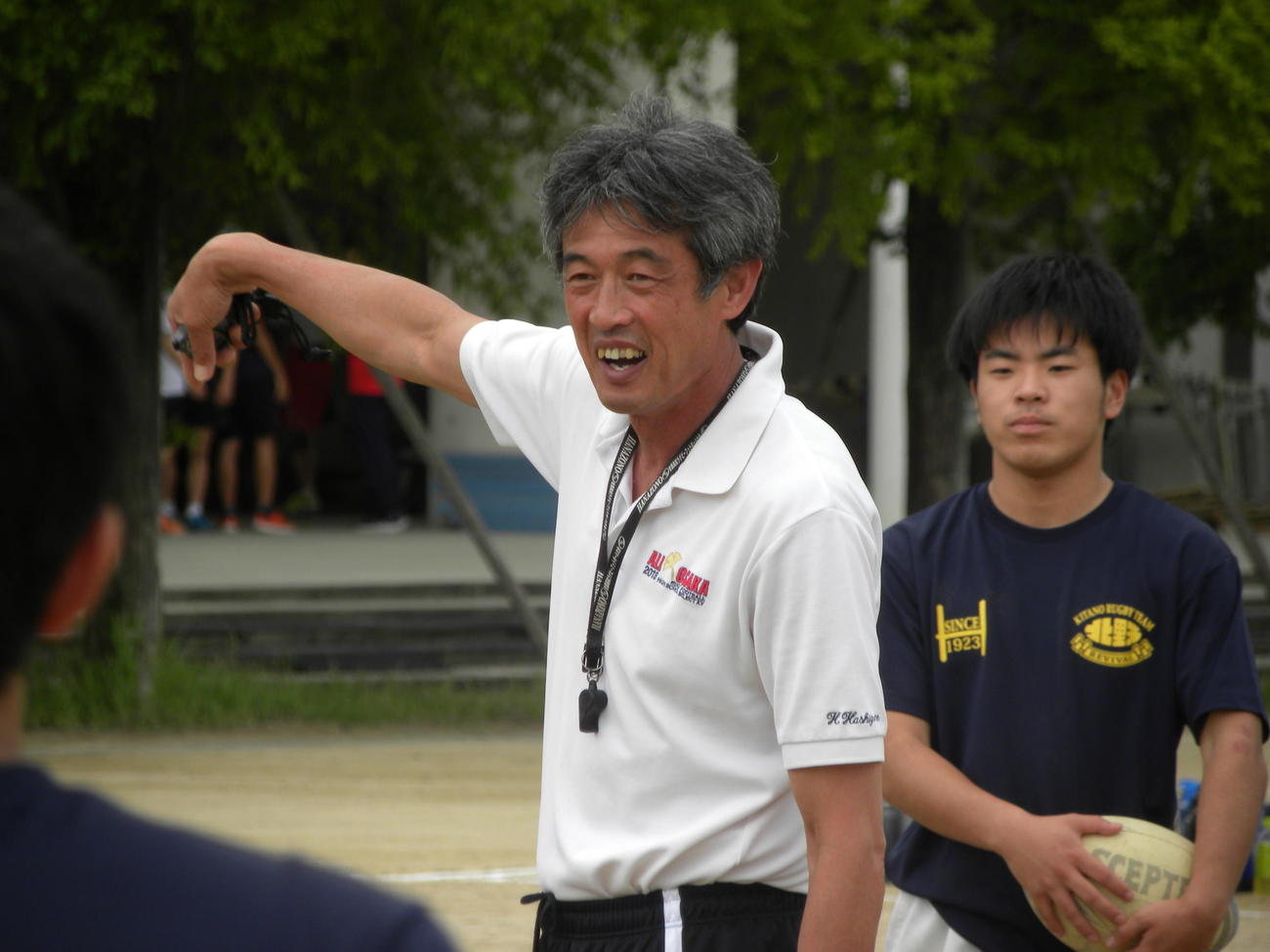 練習で指示を出す北野の橋爪宏和監督（撮影・松本航）