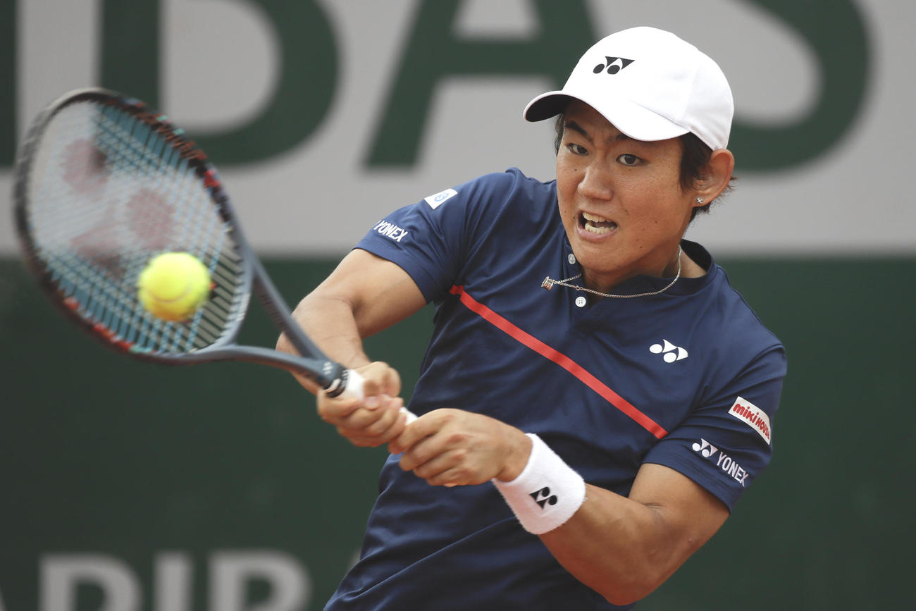 全仏オープン男子シングルス2回戦　西岡良仁（AP）