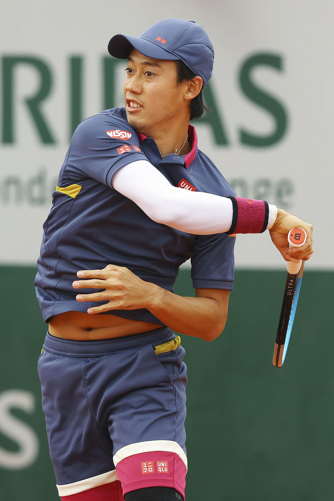 ステファノ・トラバリアと対戦する錦織圭＝パリ（ゲッティ＝共同）