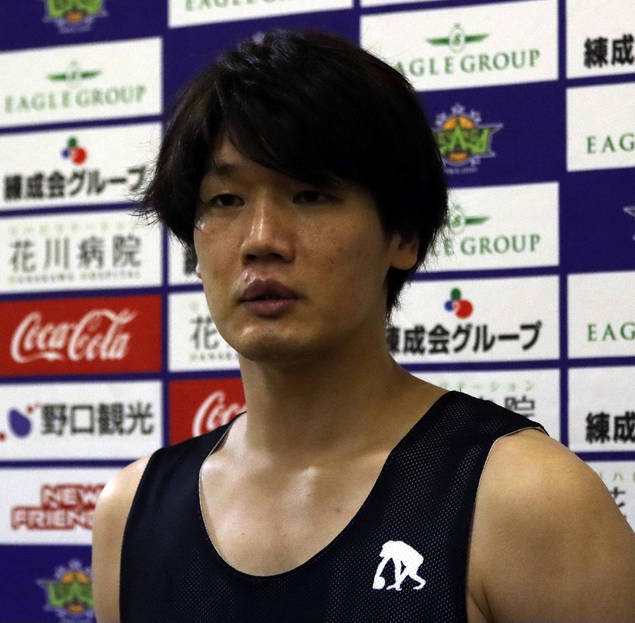 練習後、報道陣の取材に応じるレバンガ北海道桜井（撮影・永野高輔）