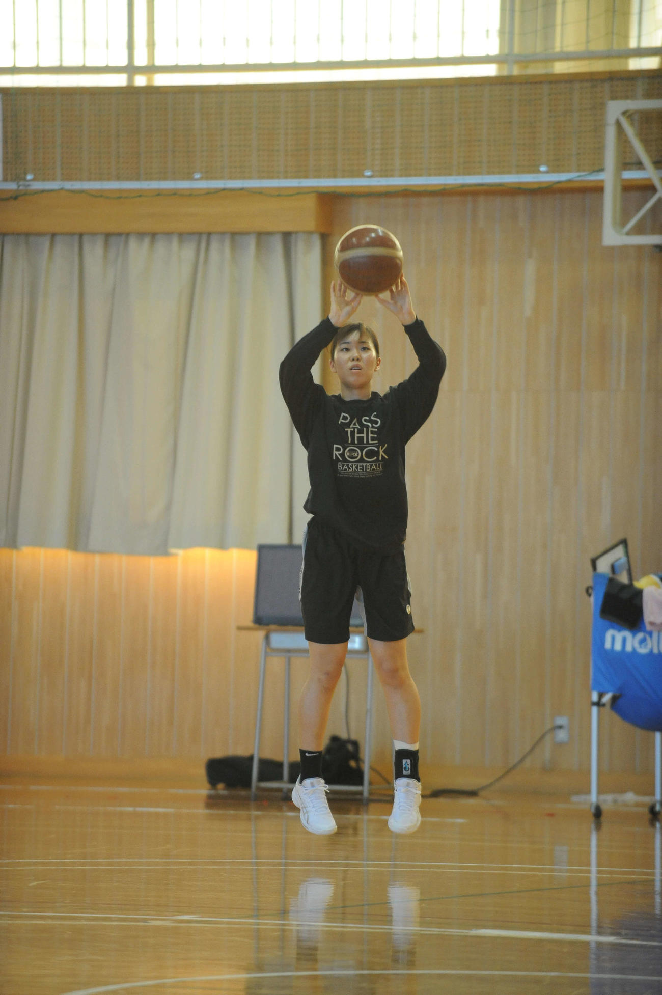 練習で3点シュートを打ち込む千葉