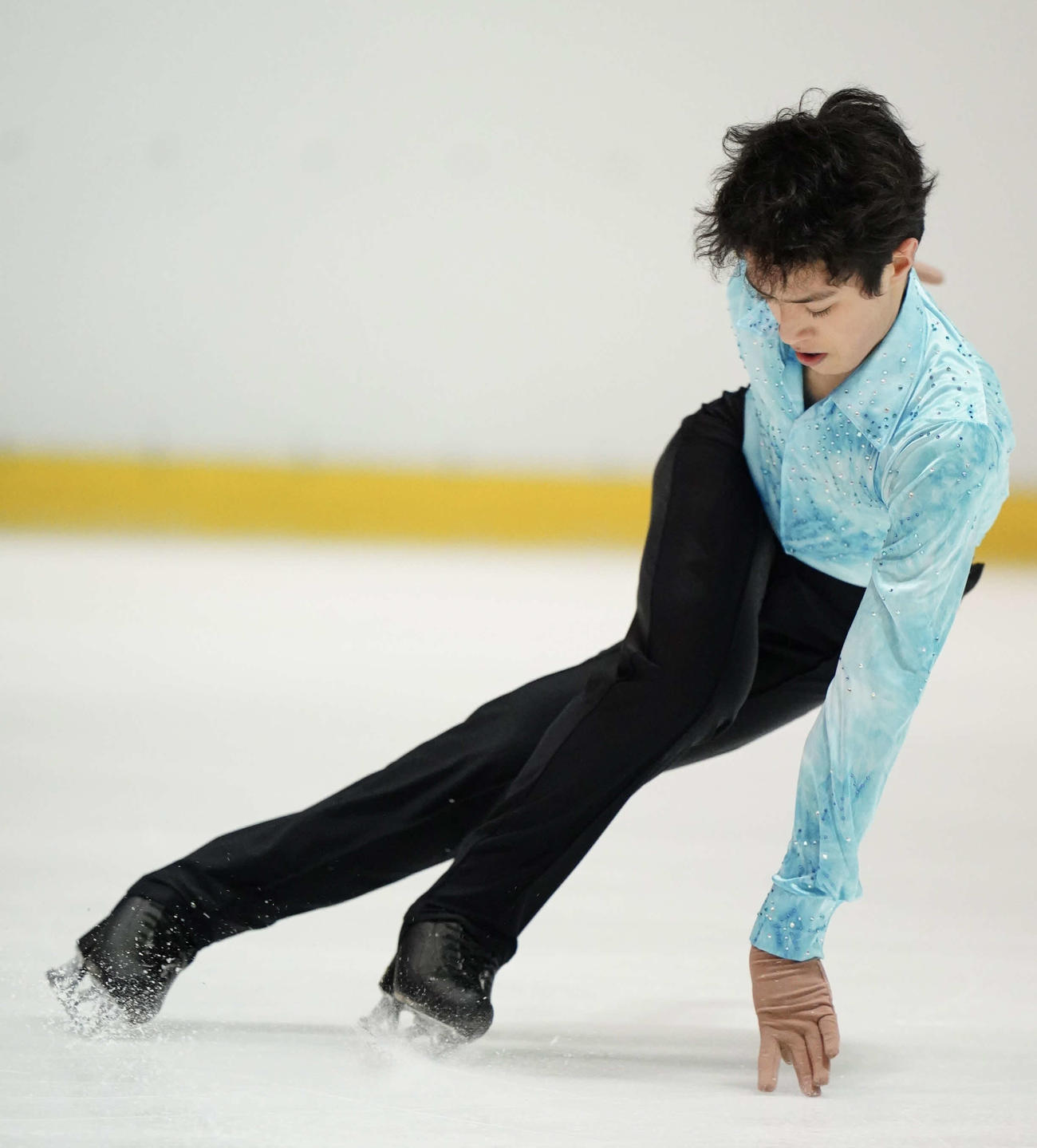フィギュアスケート近畿選手権　ジュニア男子ショートプログラムを演じる片伊勢武（代表撮影）
