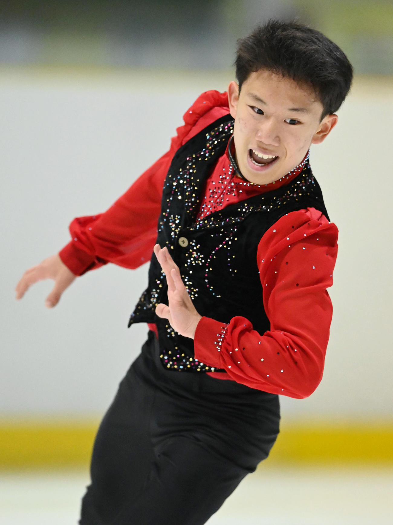 フィギュアスケート近畿選手権　ジュニア男子フリーで演技する朝賀俊太朗（代表撮影）