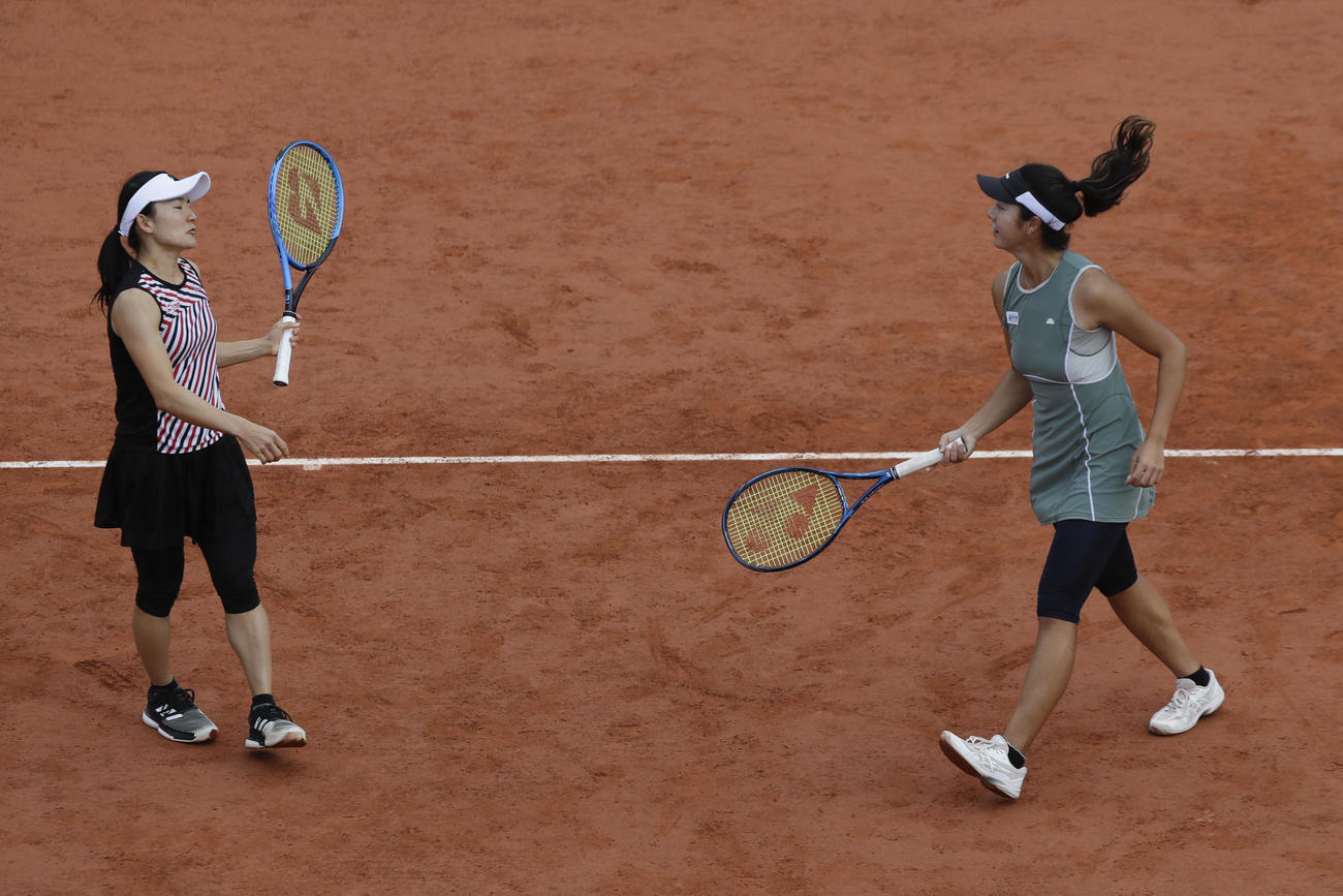 全仏オープン　女子ダブルス準々決勝に挑んだ青山修子、柴原瑛菜組（AP）